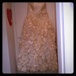 gorgeous ivory silk ruffles wedding dress